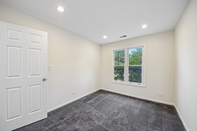 170 Grove Avenue B, Des Plaines, IL 60016
