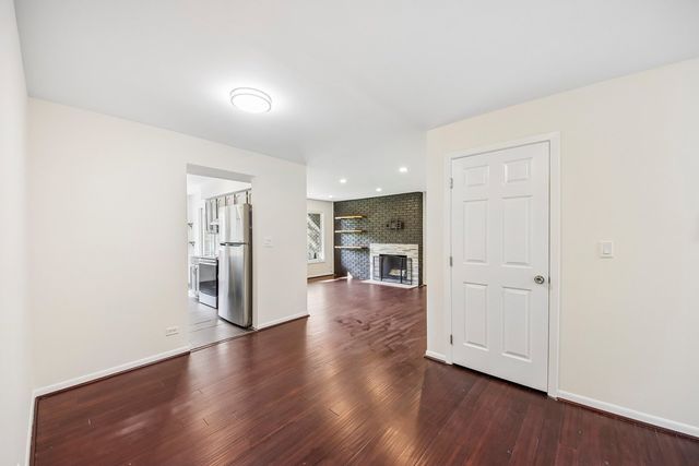 170 Grove Avenue B, Des Plaines, IL 60016