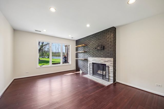 170 Grove Avenue B, Des Plaines, IL 60016