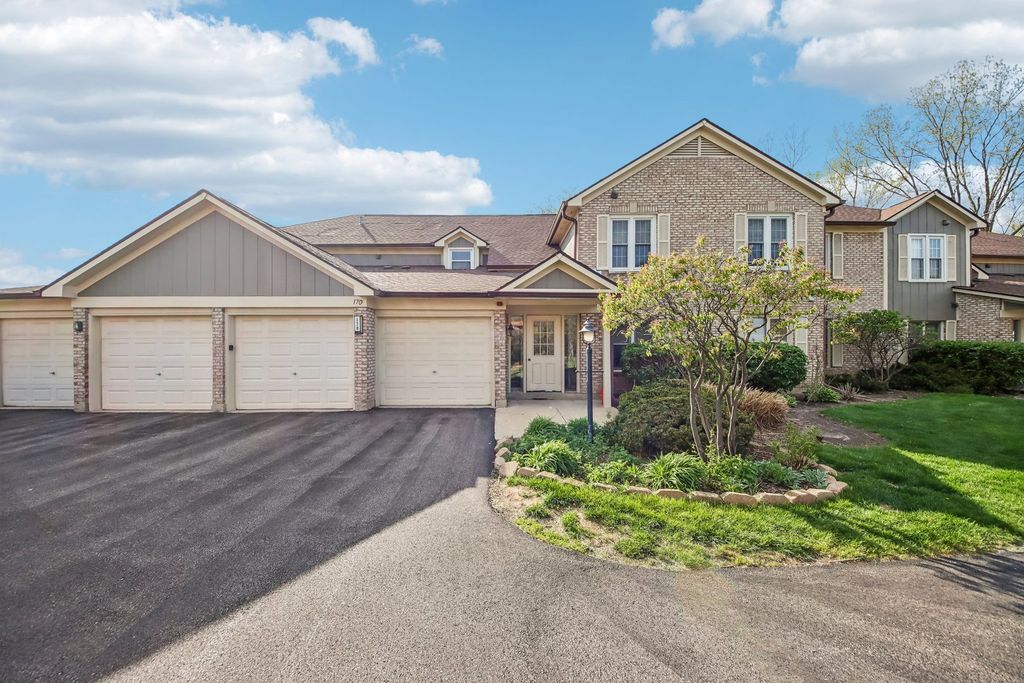 170 Grove Avenue B, Des Plaines, IL 60016