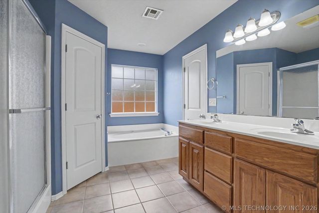 9816 E 109th Street N, Owasso, OK 74055