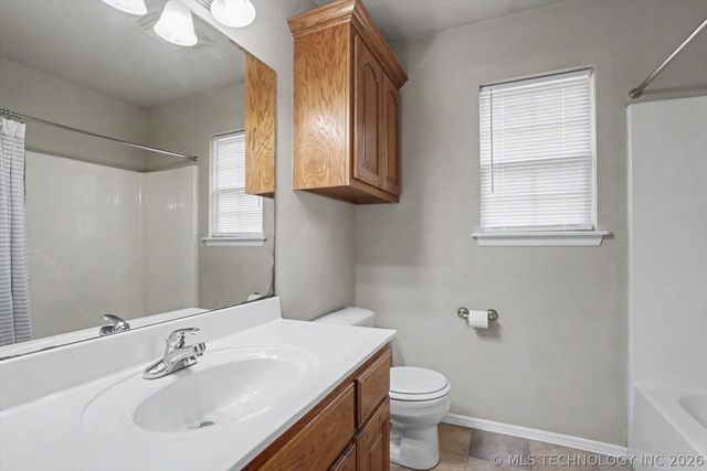 9816 E 109th Street N, Owasso, OK 74055