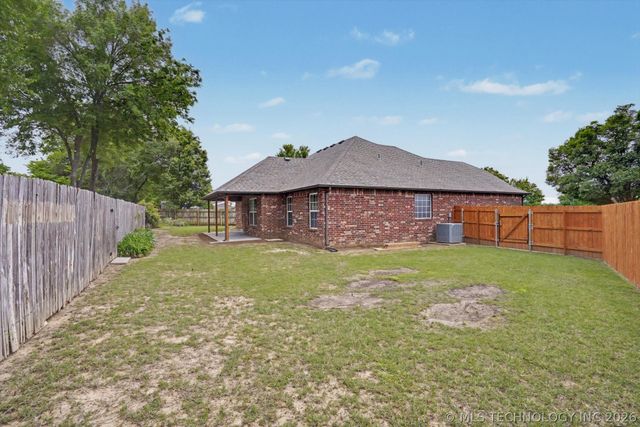 9816 E 109th Street N, Owasso, OK 74055