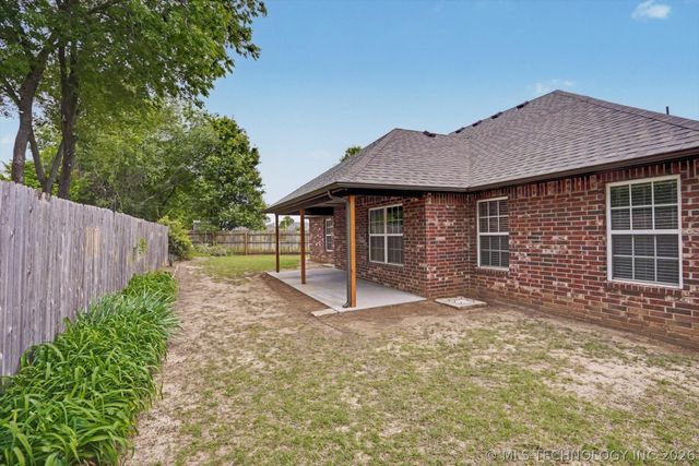 9816 E 109th Street N, Owasso, OK 74055