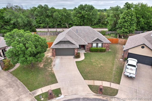 9816 E 109th Street N, Owasso, OK 74055
