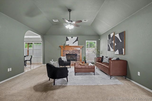 9816 E 109th Street N, Owasso, OK 74055
