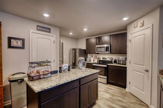 214 Woodlands Drive, Jackson, GA 30233