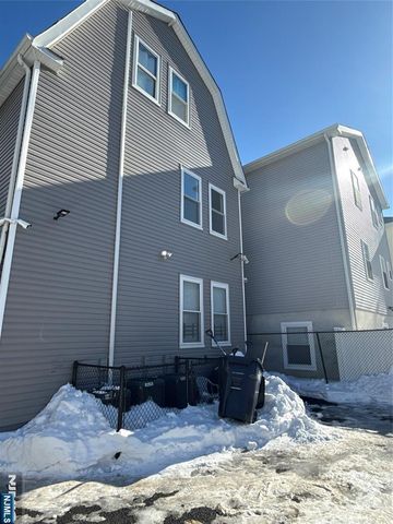 913 S 18th Street 2, Newark, NJ 07108