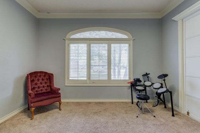 8708 Richmond Avenue, Lubbock, TX 79424