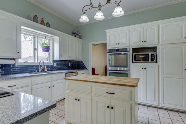 8708 Richmond Avenue, Lubbock, TX 79424