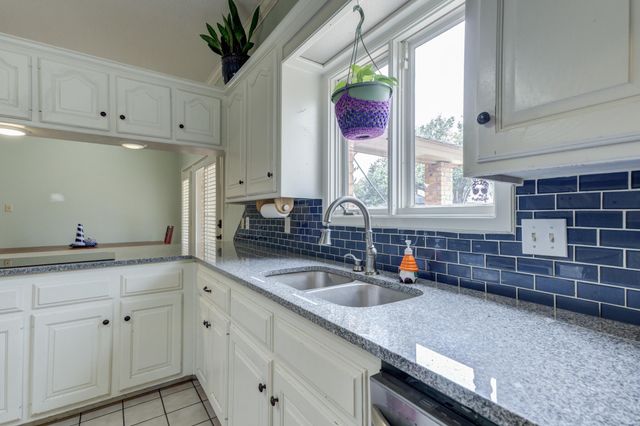 8708 Richmond Avenue, Lubbock, TX 79424