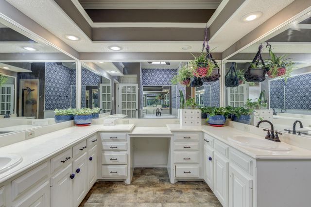 8708 Richmond Avenue, Lubbock, TX 79424