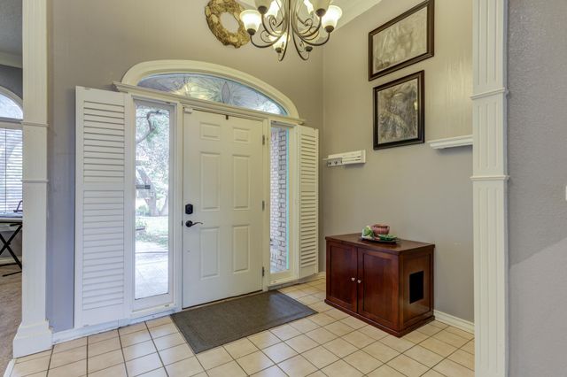 8708 Richmond Avenue, Lubbock, TX 79424