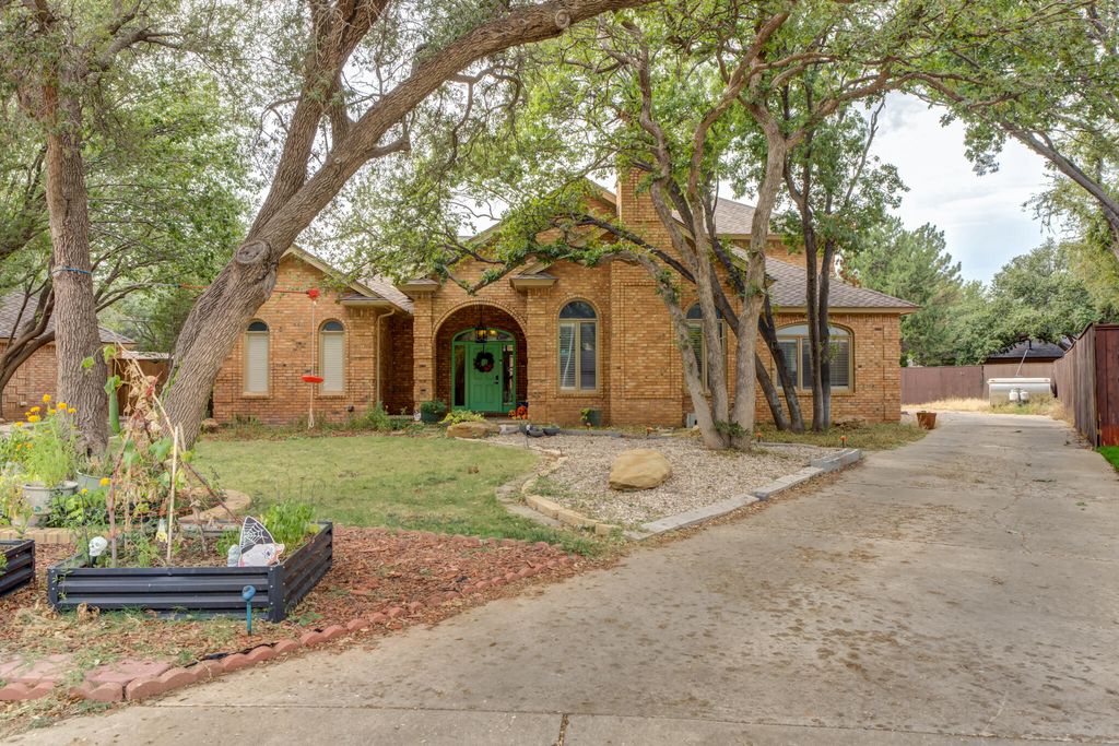 8708 Richmond Avenue, Lubbock, TX 79424