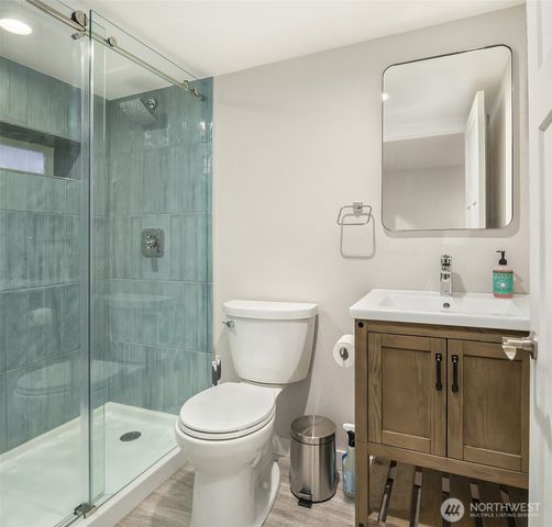 6411 WOODLAND Place N, Seattle, WA 98103