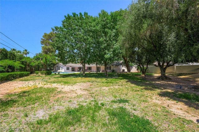 416 Macarthur Way, Las Vegas, NV 89107