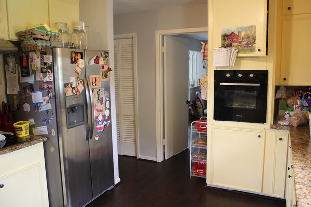 206 Riverside Street, Highlands, TX 77562