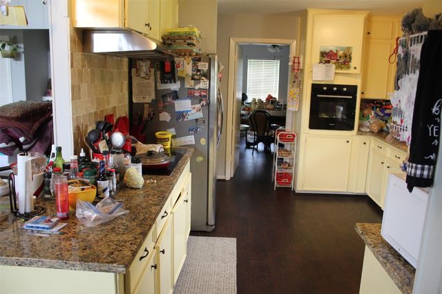 206 Riverside Street, Highlands, TX 77562