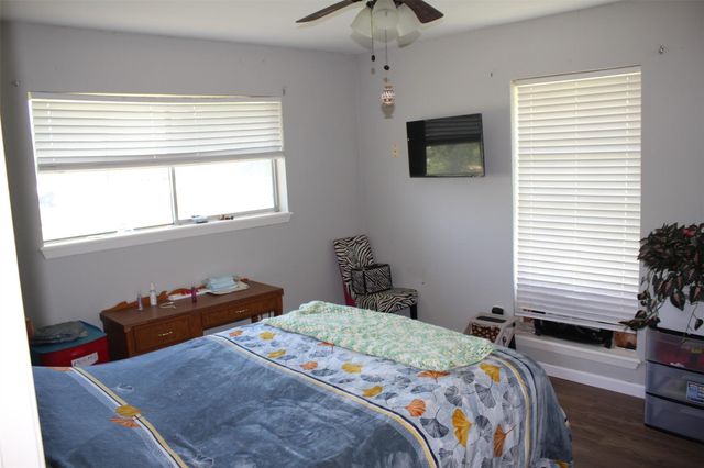 206 Riverside Street, Highlands, TX 77562