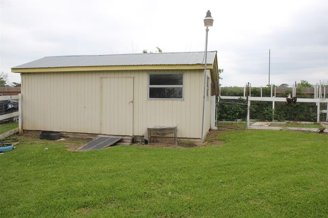 206 Riverside Street, Highlands, TX 77562