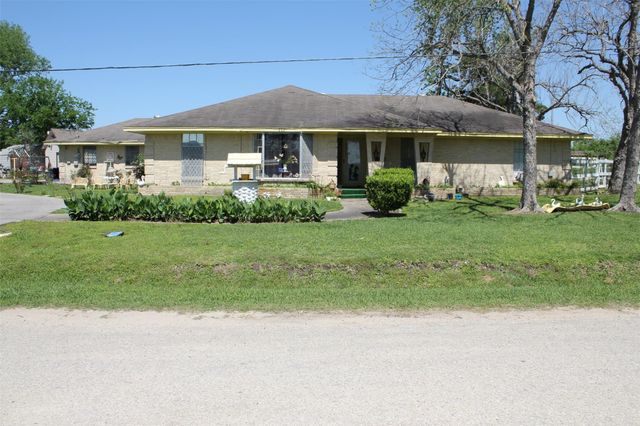 206 Riverside Street, Highlands, TX 77562
