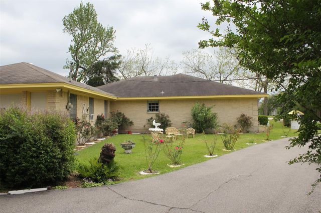 206 Riverside Street, Highlands, TX 77562