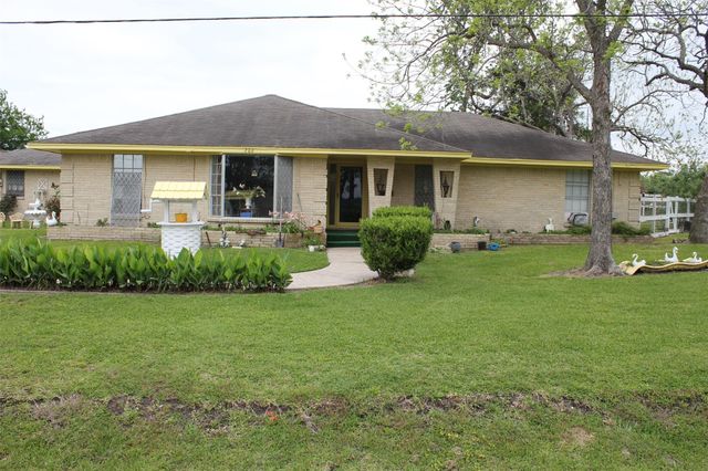 206 Riverside Street, Highlands, TX 77562