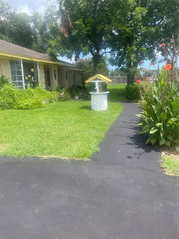206 Riverside Street, Highlands, TX 77562