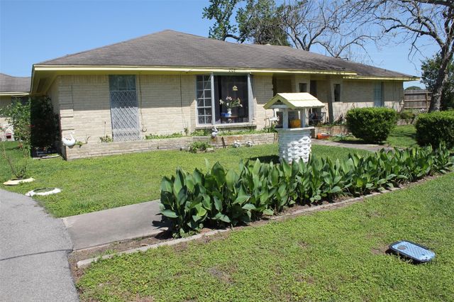 206 Riverside Street, Highlands, TX 77562