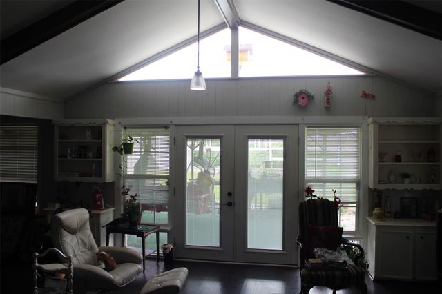 206 Riverside Street, Highlands, TX 77562