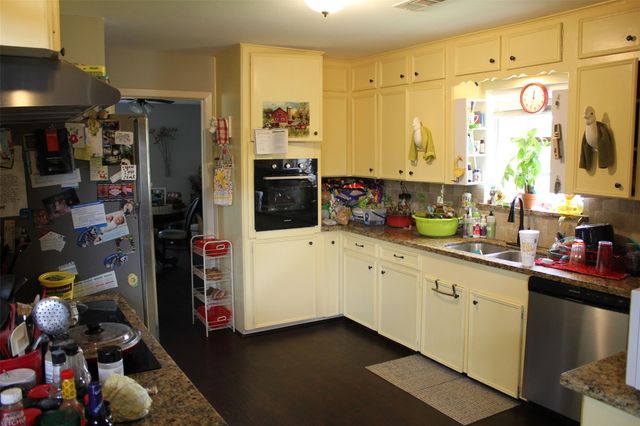 206 Riverside Street, Highlands, TX 77562