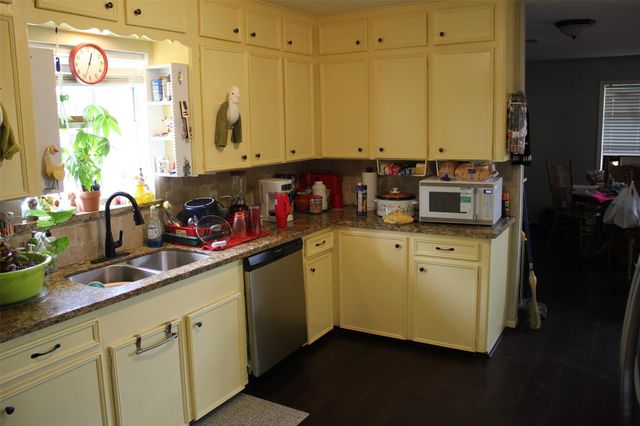 206 Riverside Street, Highlands, TX 77562