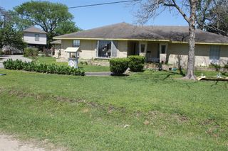 206 Riverside Street, Highlands, TX 77562