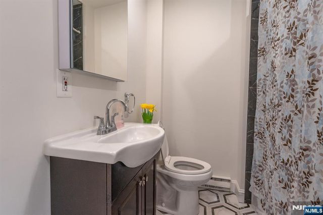 11 Millbrook Avenue, Dover Town, NJ 07801