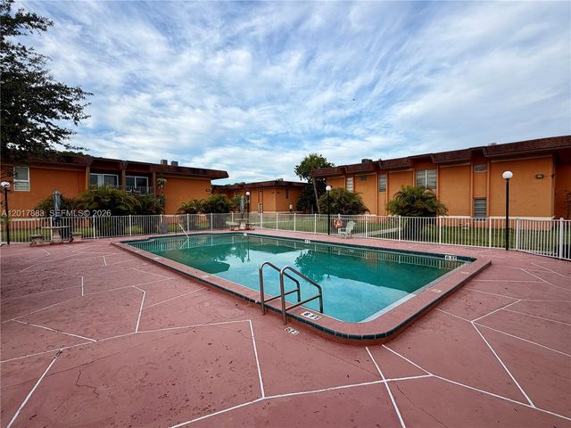 9429 SW 76th St W25, Miami, FL 33173