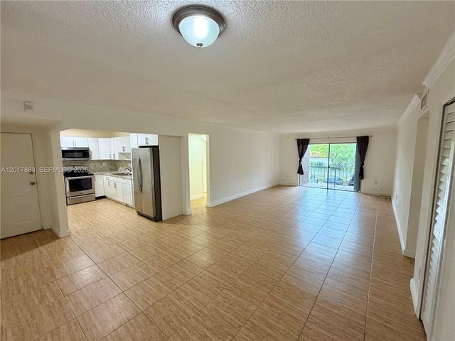 9429 SW 76th St W25, Miami, FL 33173