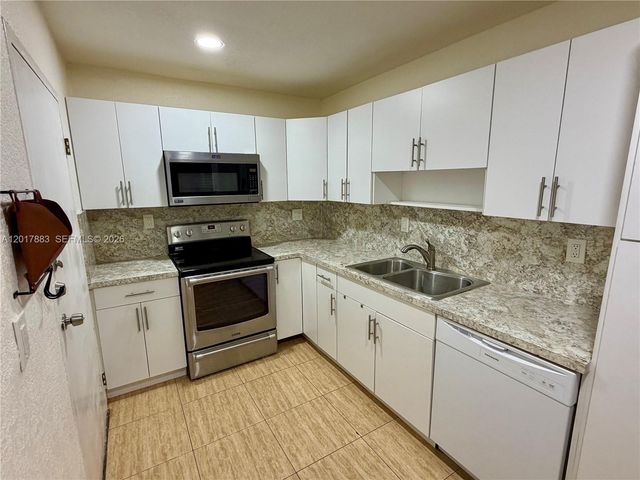 9429 SW 76th St W25, Miami, FL 33173