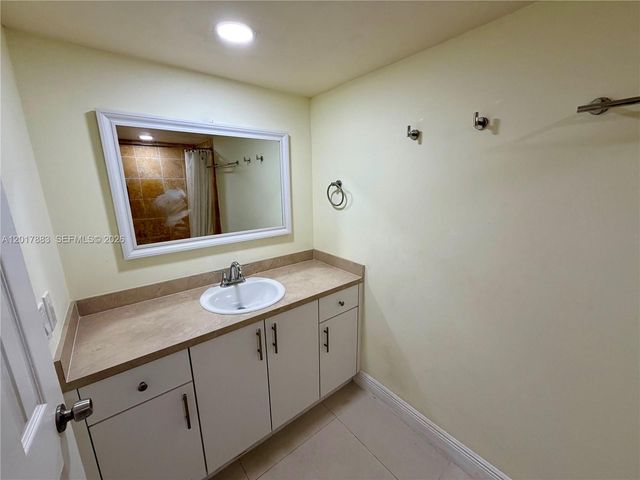 9429 SW 76th St W25, Miami, FL 33173