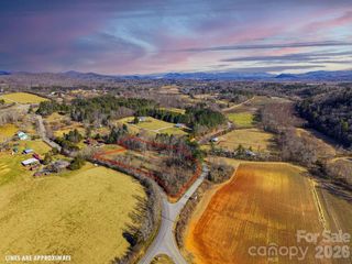 999 Ray Hill Road, Mills River, NC 28759