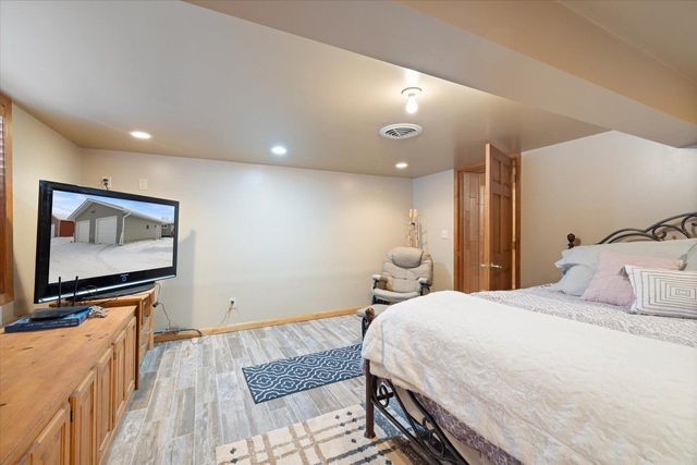 704 S 8th Ave W, Virginia, MN 55792