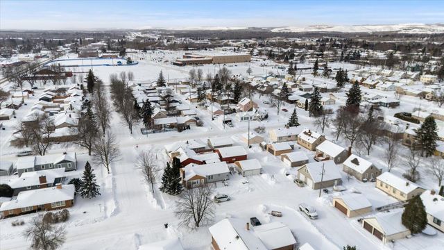 704 S 8th Ave W, Virginia, MN 55792