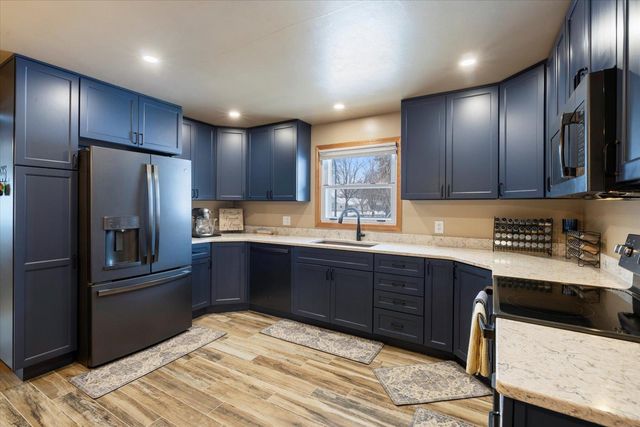 704 S 8th Ave W, Virginia, MN 55792