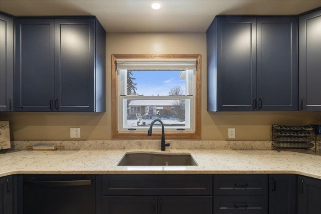 704 S 8th Ave W, Virginia, MN 55792