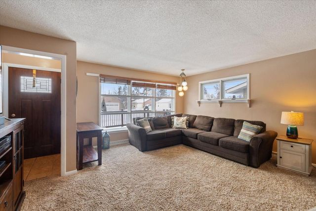 704 S 8th Ave W, Virginia, MN 55792