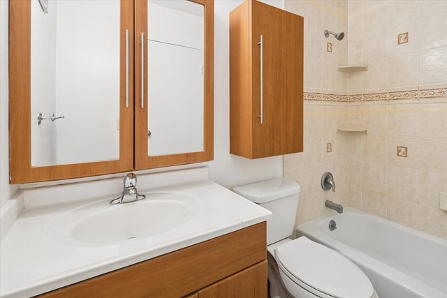 539 W Stratford Place 408, Chicago, IL 60657