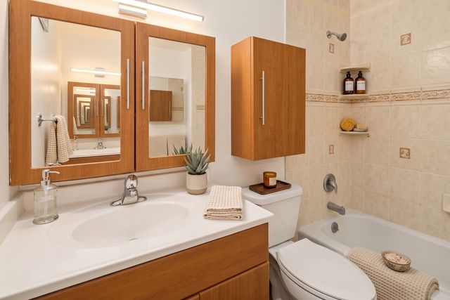 539 W Stratford Place 408, Chicago, IL 60657
