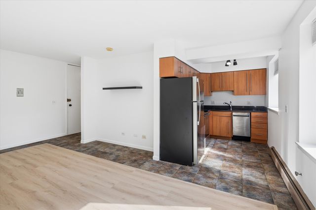 539 W Stratford Place 408, Chicago, IL 60657