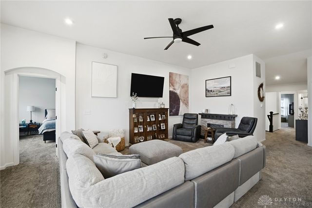 4381 Waters Edge Lane, Lebanon, OH 45036