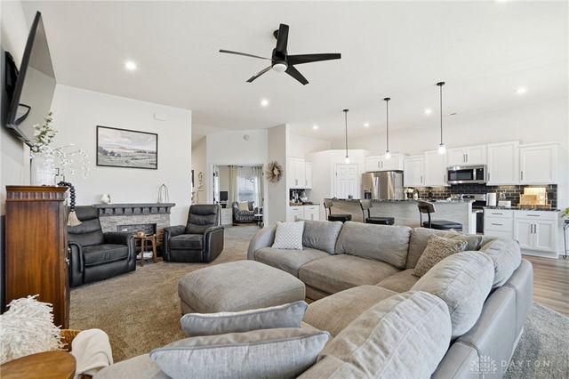 4381 Waters Edge Lane, Lebanon, OH 45036