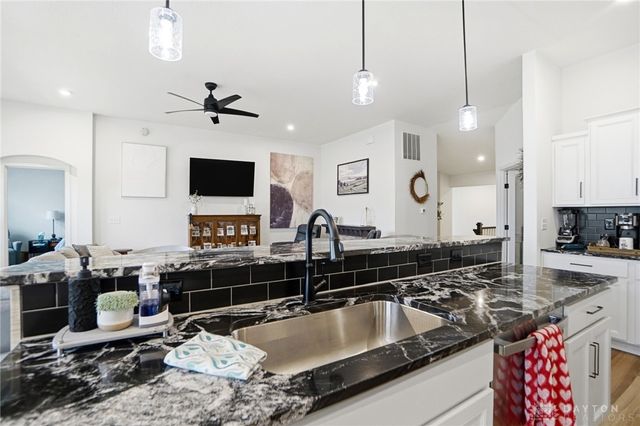 4381 Waters Edge Lane, Lebanon, OH 45036